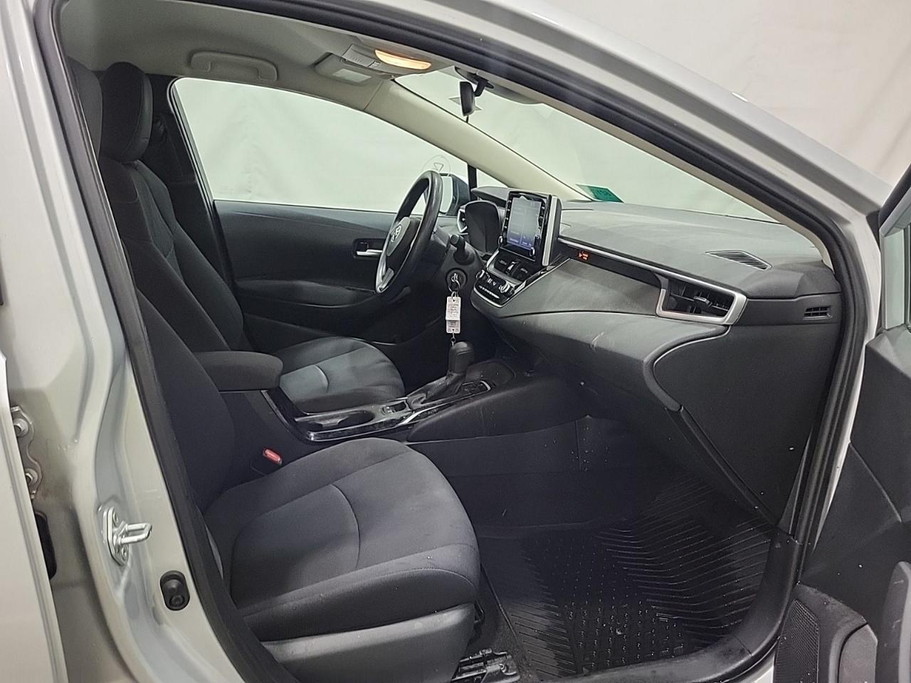 2020 Toyota Corolla LE - Photo #2