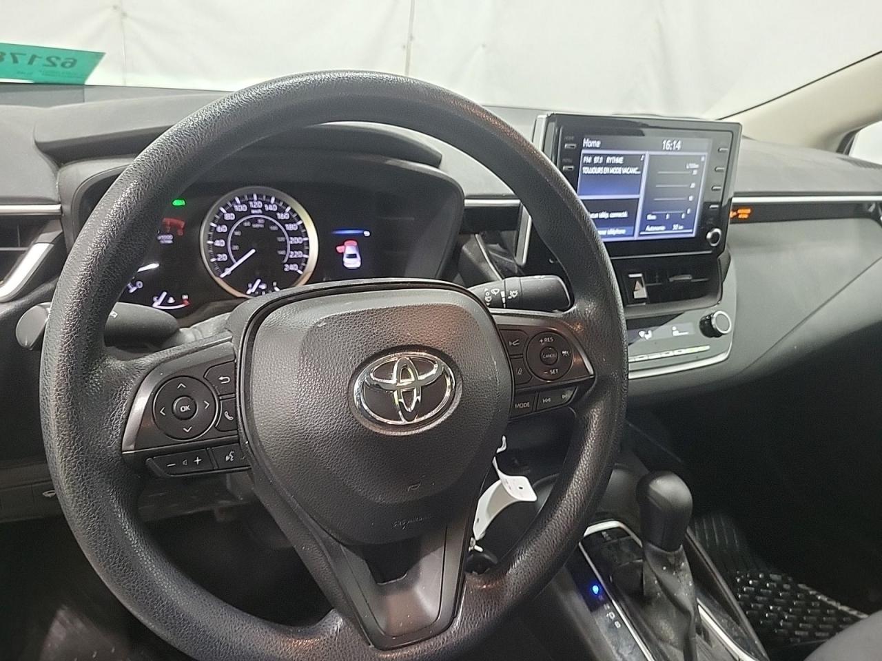 2020 Toyota Corolla LE - Photo #4