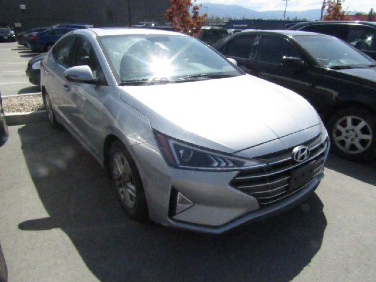 Used 2020 Hyundai Elantra Preferred w/Sun & Safety Package BLINDSPOT! HEATED SEAT AND STEERING WHEEL! BACKUP CAMERA! for sale in Kelowna, BC