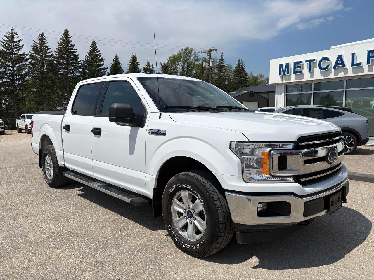 2020 Ford F-150 XLT CREW CAB 145" Photo3