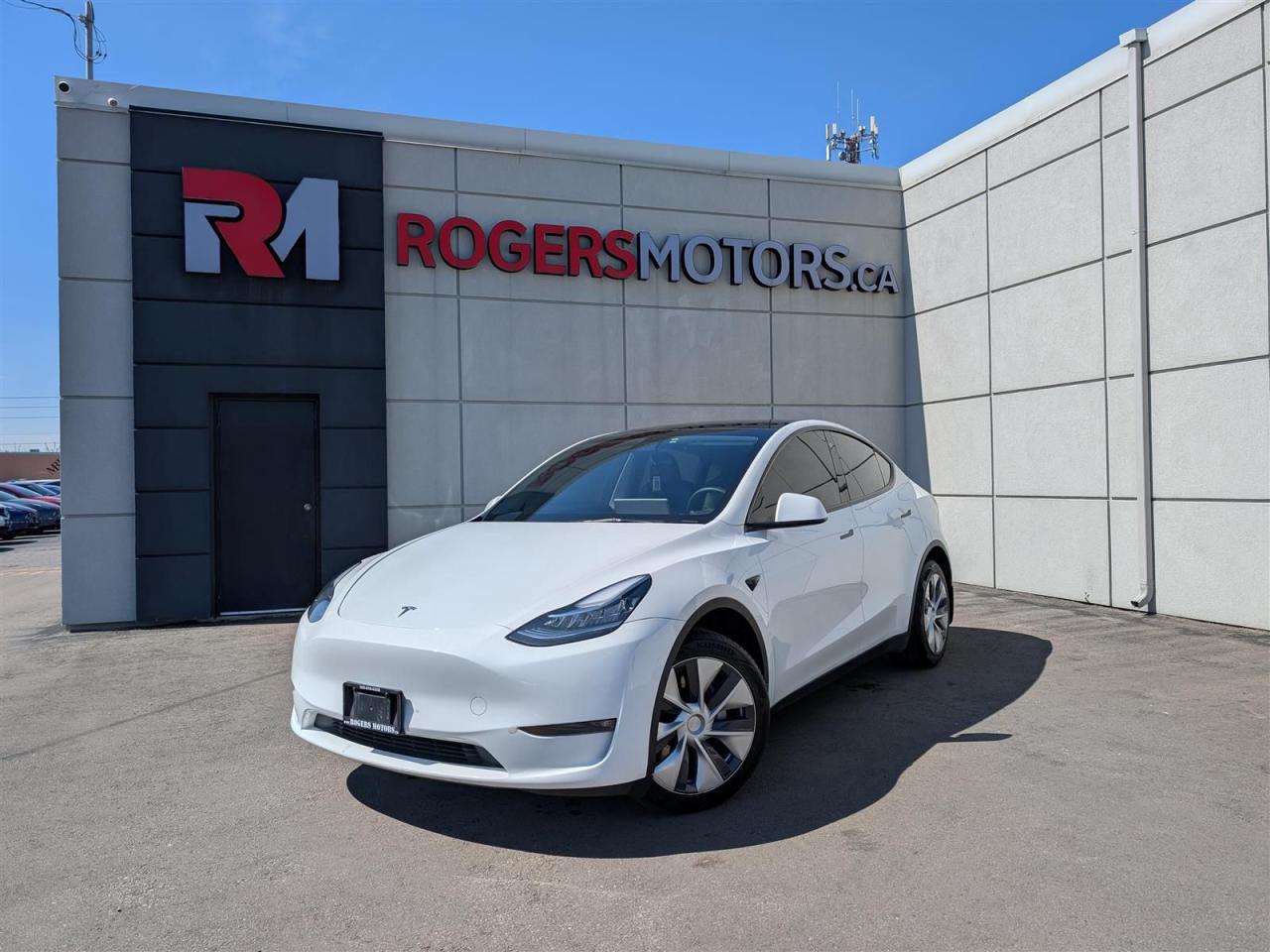 Photo of White 2023 Tesla Model Y