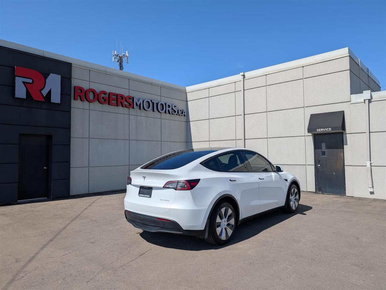2023 Tesla Model Y LONG RANGE AWD - DUAL MOTOR