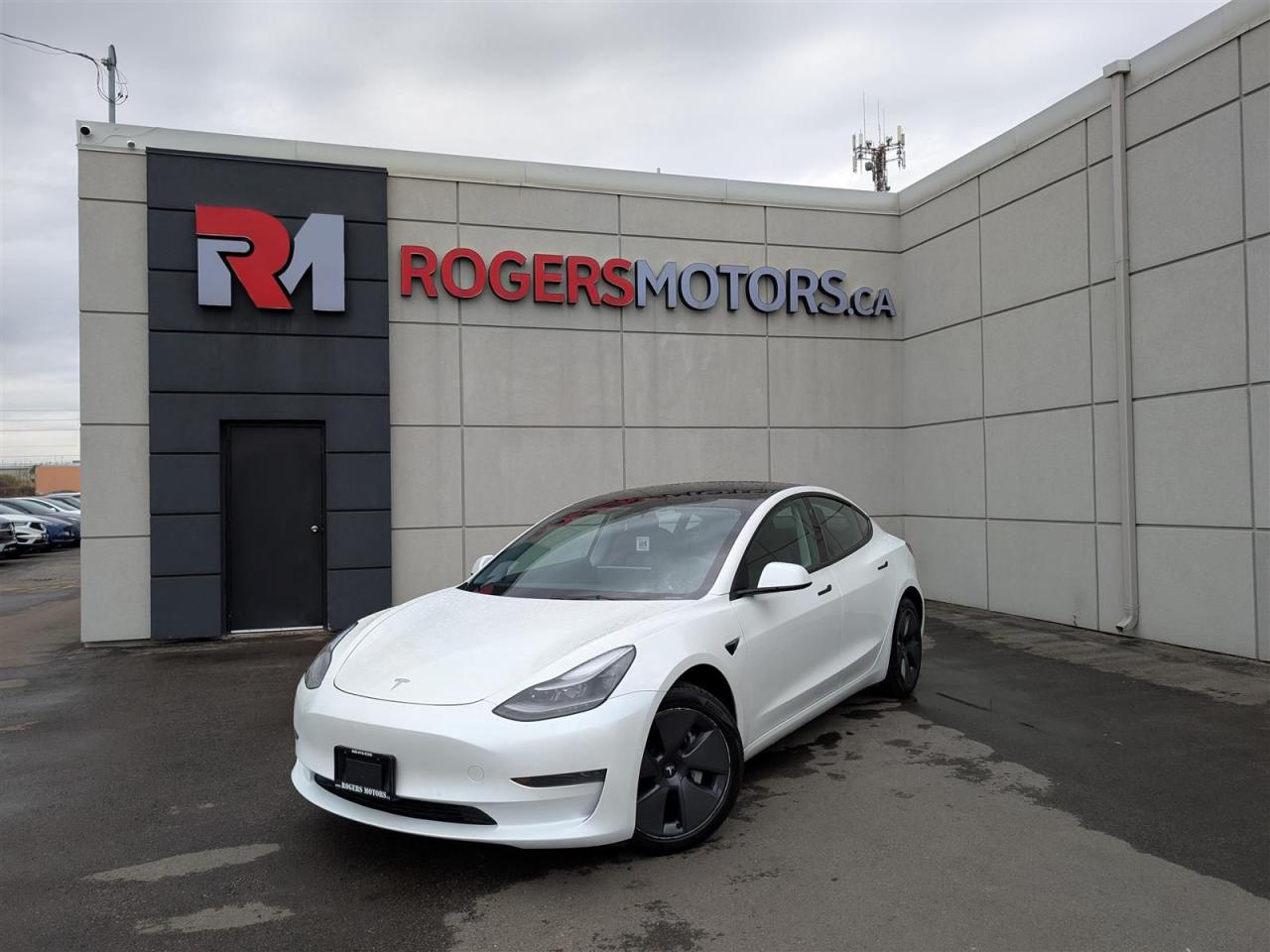 Photo of White 2022 Tesla Model 3