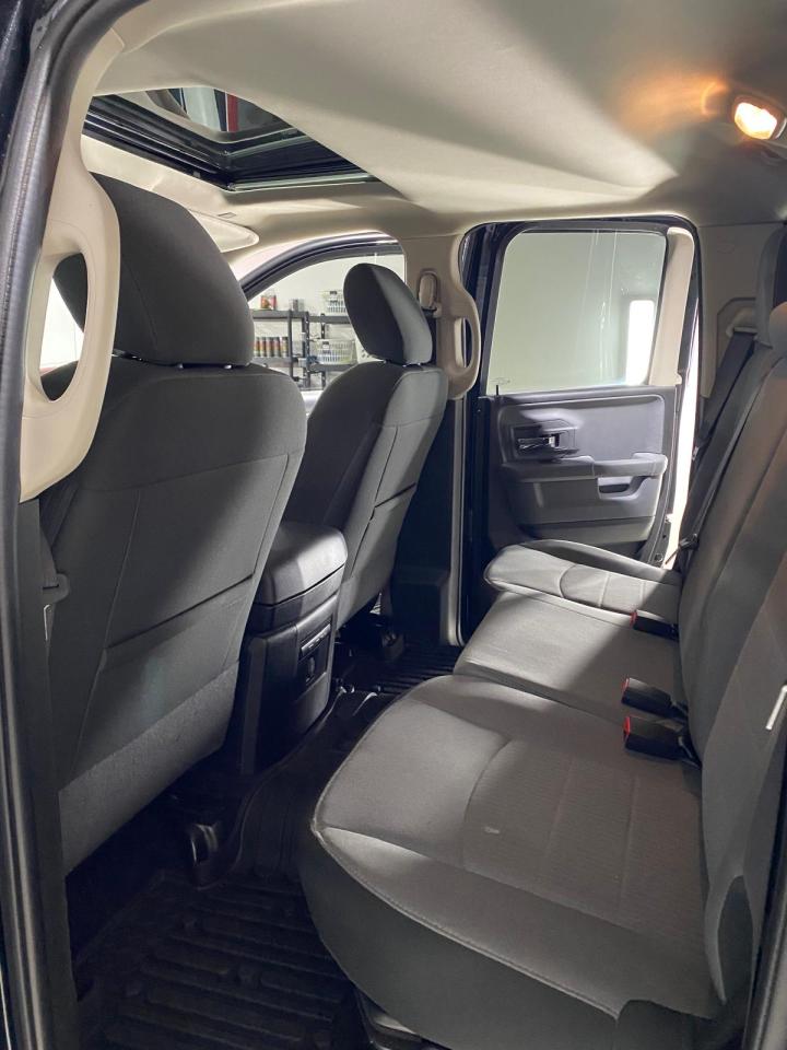 2022 RAM 1500 Classic SLT Photo3