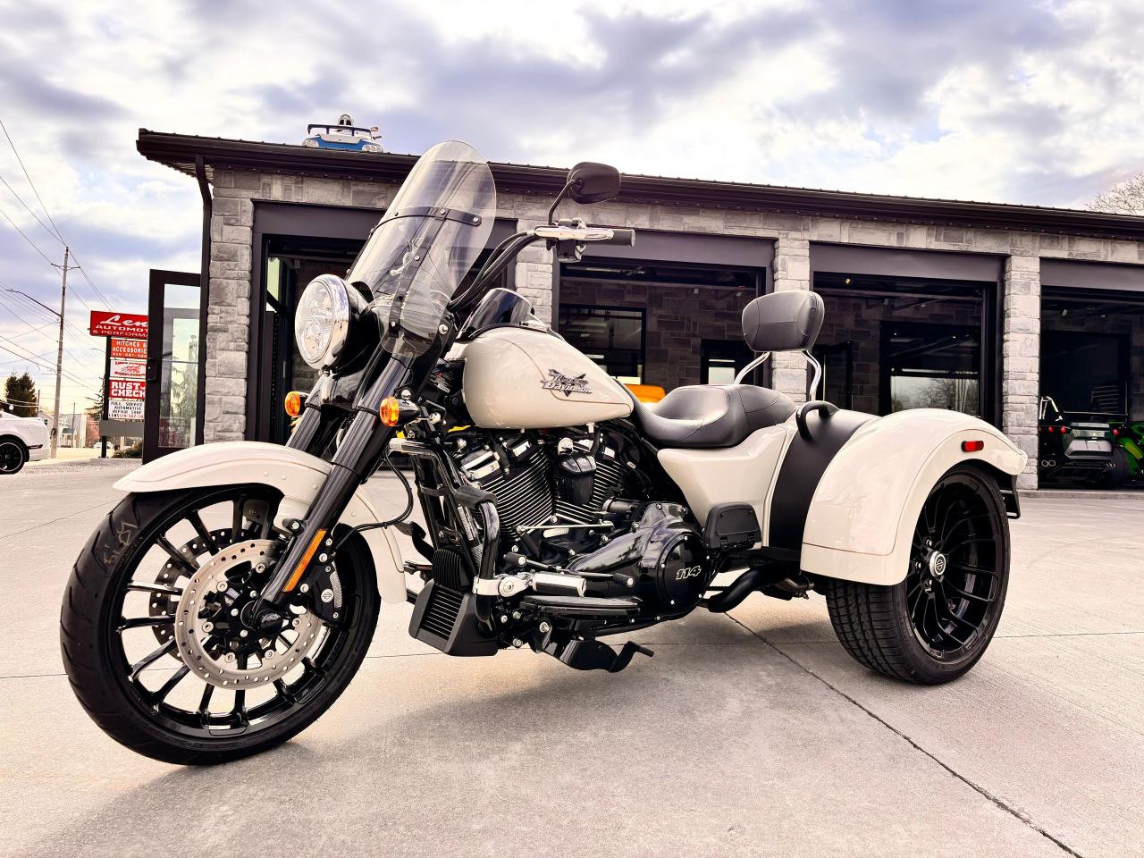 2023 Harley-Davidson FLHT FLRT Freewheeler, Like New, Fully Financeable