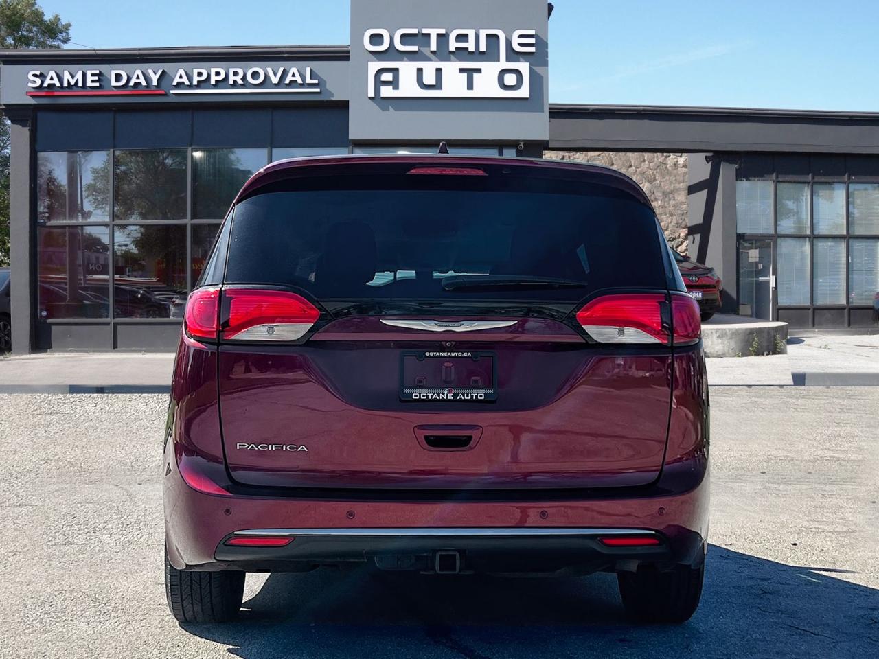 2017 Chrysler Pacifica Touring-L - Photo #5
