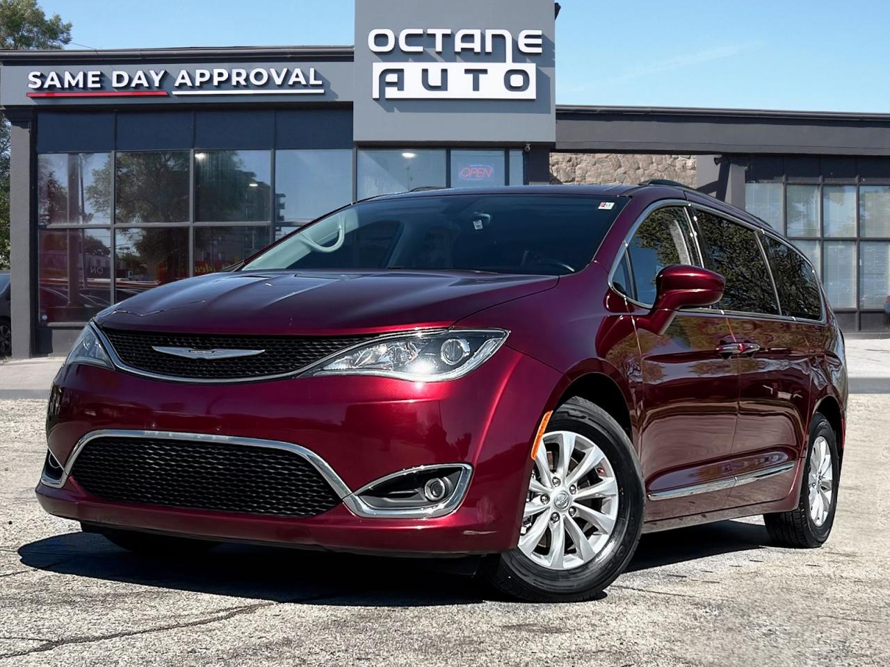 2017 Chrysler Pacifica Touring-L - Photo #1