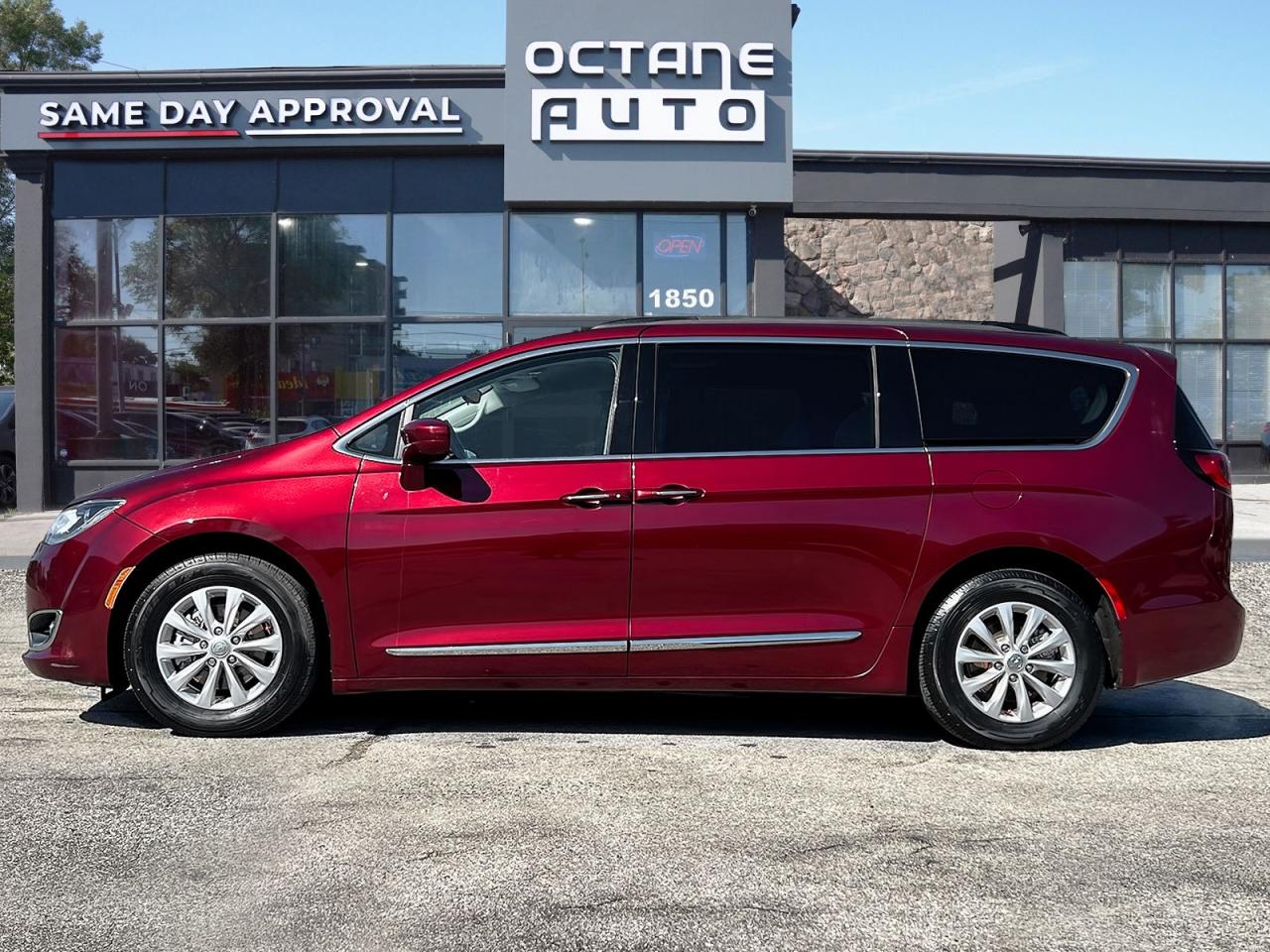 2017 Chrysler Pacifica Touring-L - Photo #3