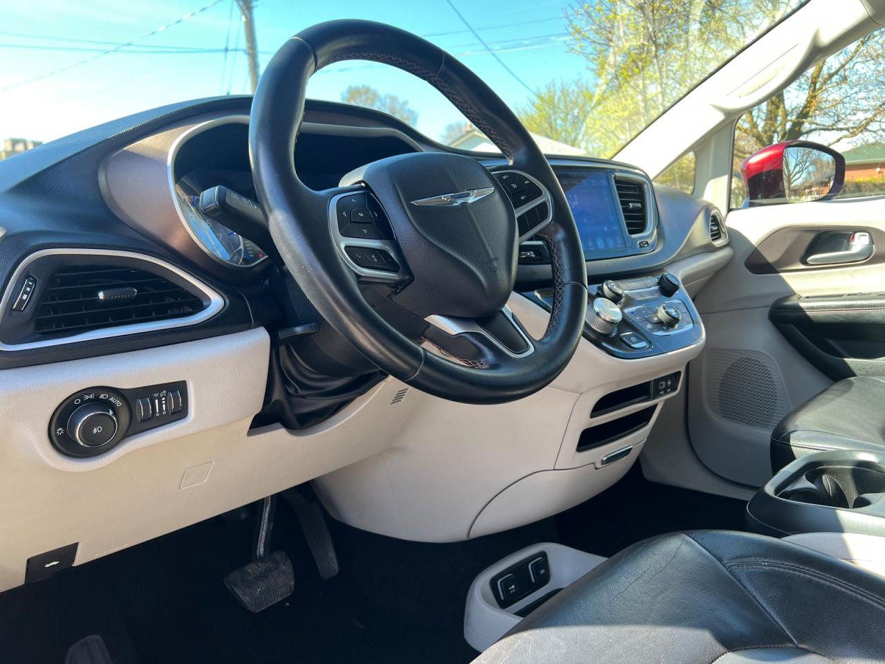 2017 Chrysler Pacifica Touring-L - Photo #7