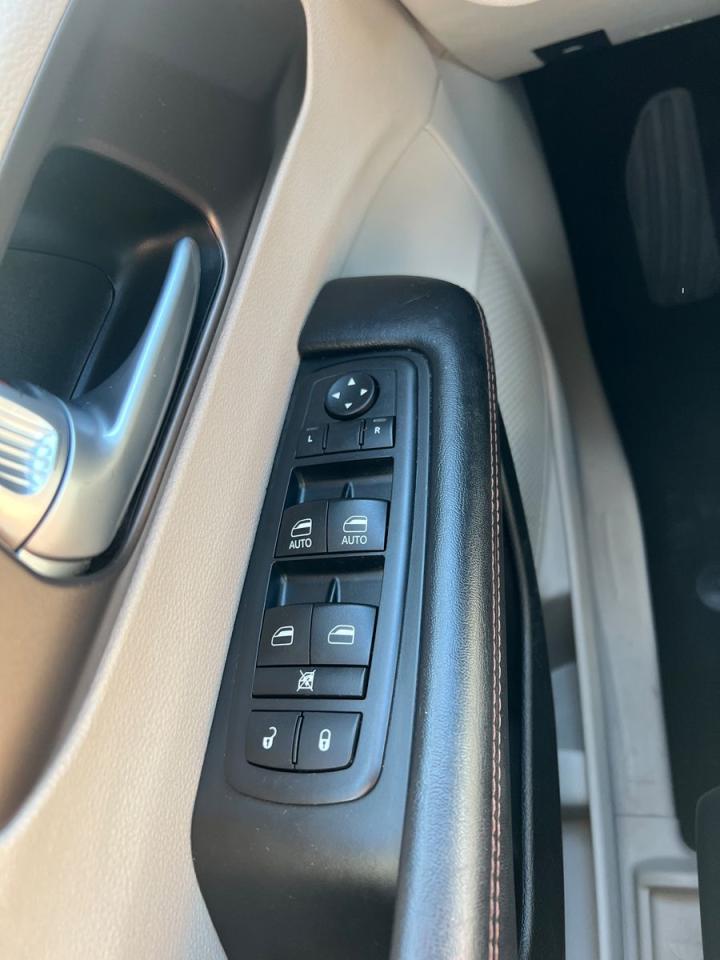 2017 Chrysler Pacifica Touring-L - Photo #12
