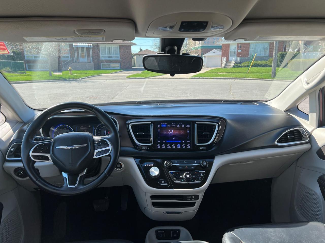 2017 Chrysler Pacifica Touring-L - Photo #17