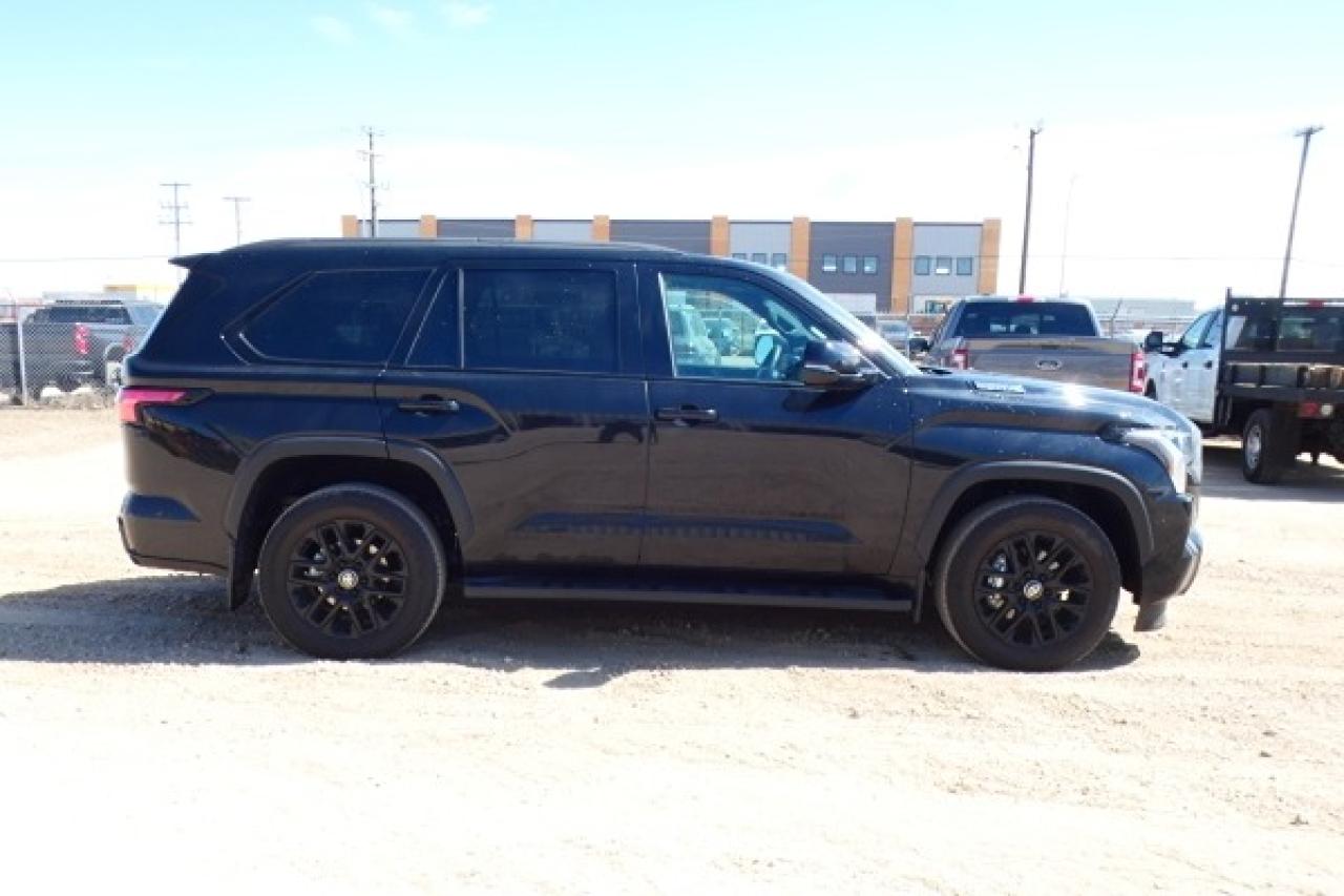 2025 Toyota Sequoia Limited w/H&C L, pano S/R, NAV, BUC - Photo #5