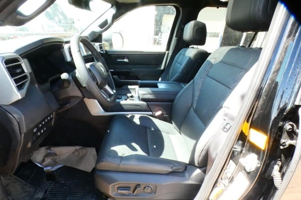 2025 Toyota Sequoia Limited w/H&C L, pano S/R, NAV, BUC - Photo #11