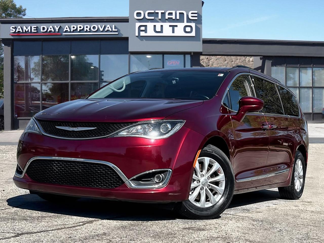 Used 2017 Chrysler Pacifica Touring-L for sale in Scarborough, ON