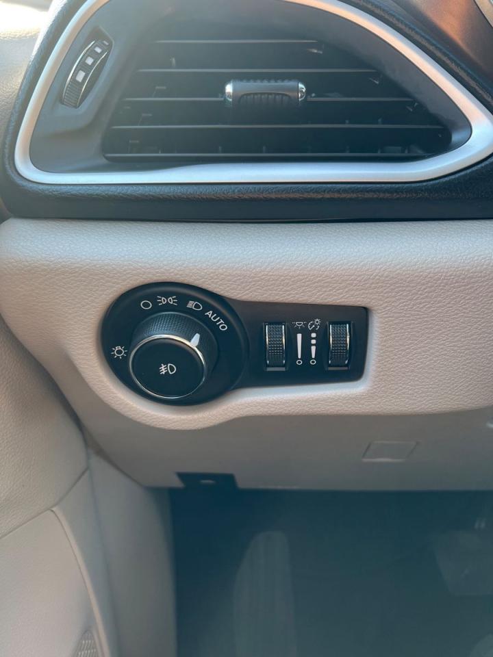 2017 Chrysler Pacifica Touring-L - Photo #13