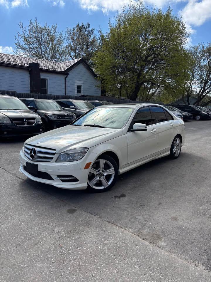 2011 Mercedes-Benz C-Class  Photo2