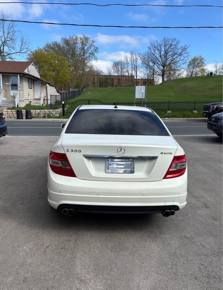 2011 Mercedes-Benz C-Class  Photo3