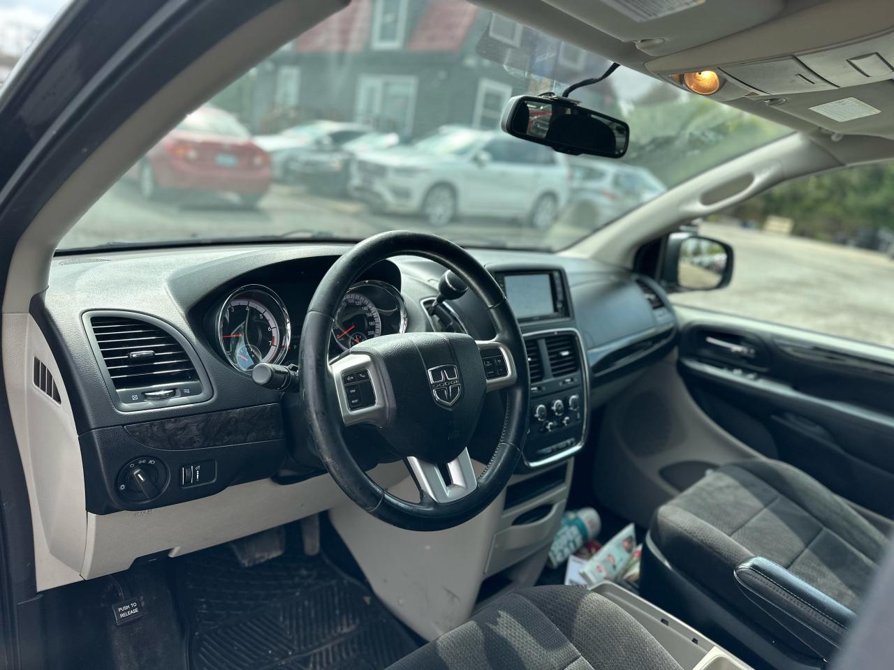 2013 Dodge Grand Caravan SXT Photo9