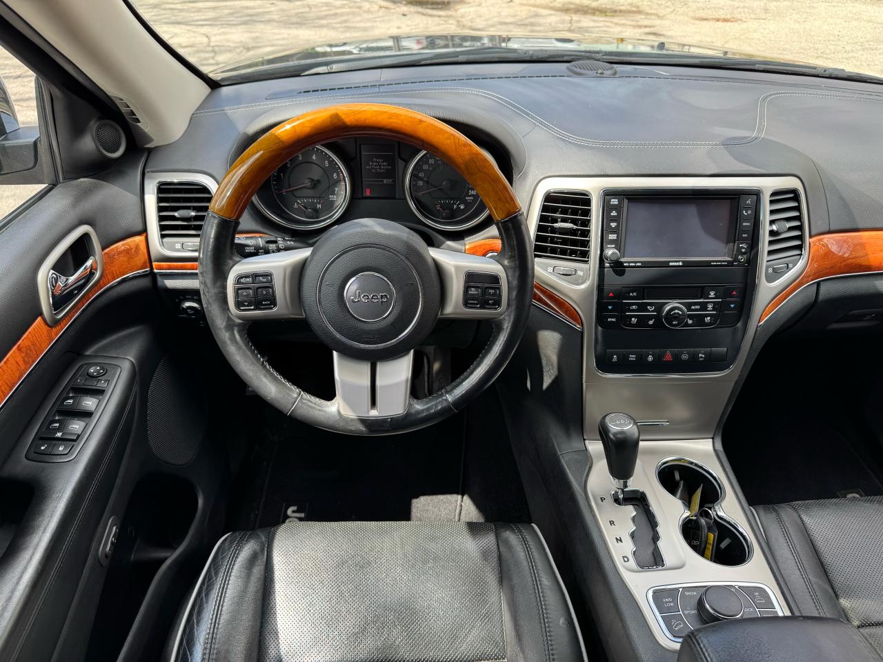 2011 Jeep Grand Cherokee Overland - Photo #10