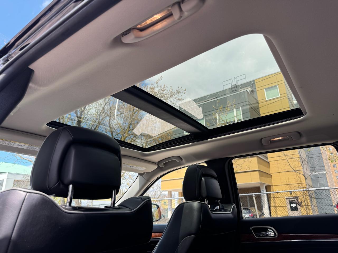 2011 Jeep Grand Cherokee Overland - Photo #13