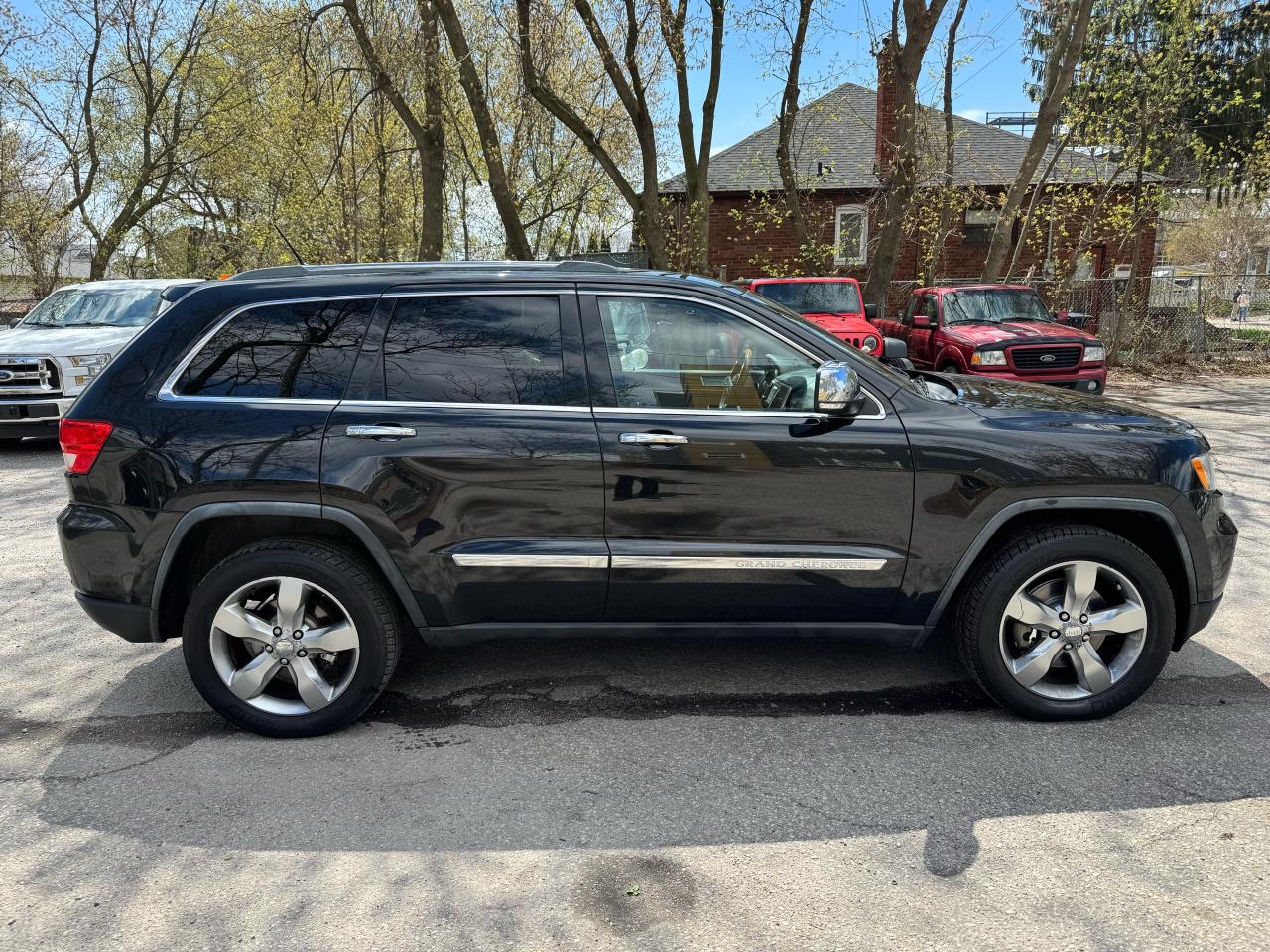 2011 Jeep Grand Cherokee Overland - Photo #6