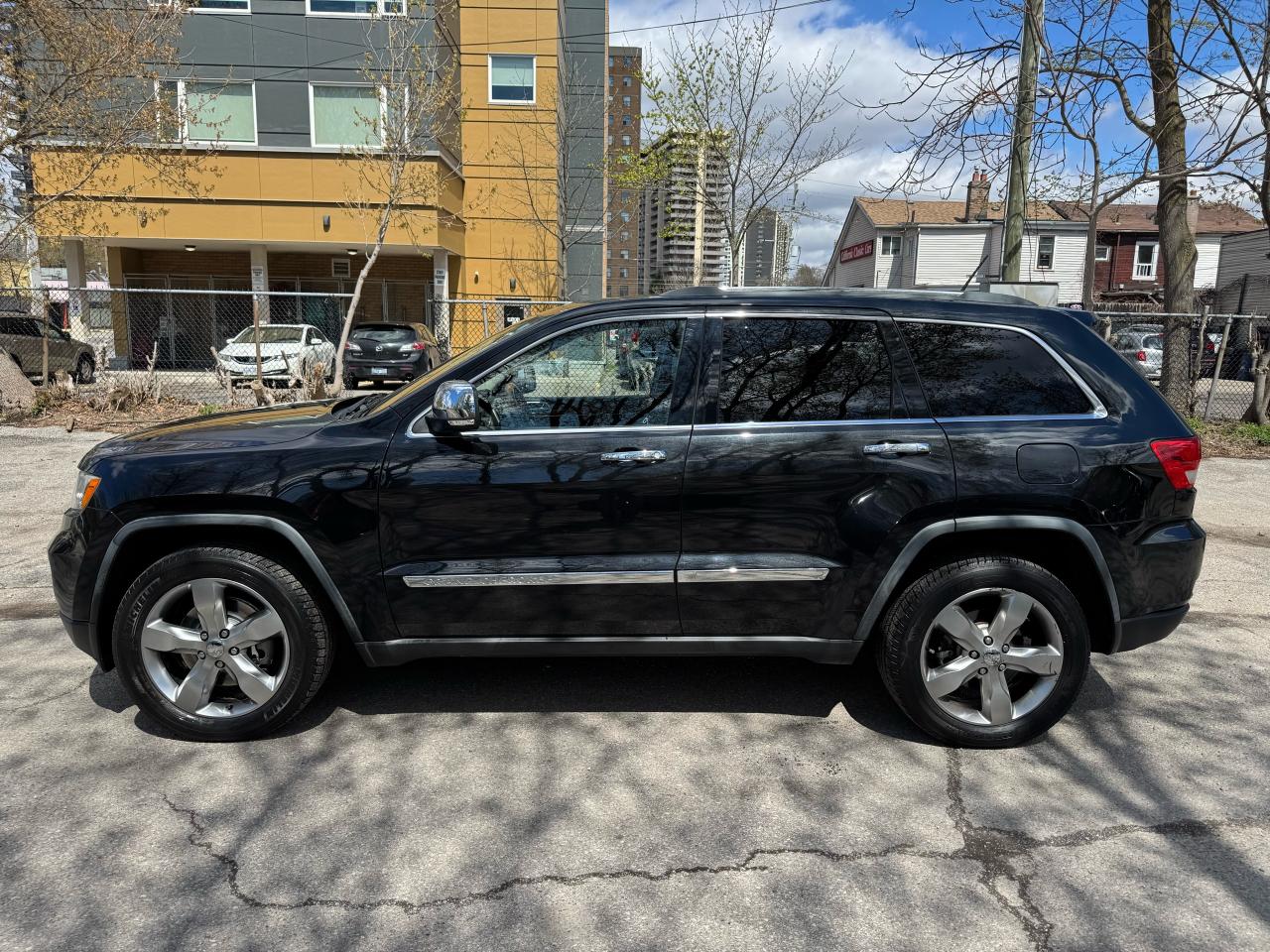 2011 Jeep Grand Cherokee Overland - Photo #2