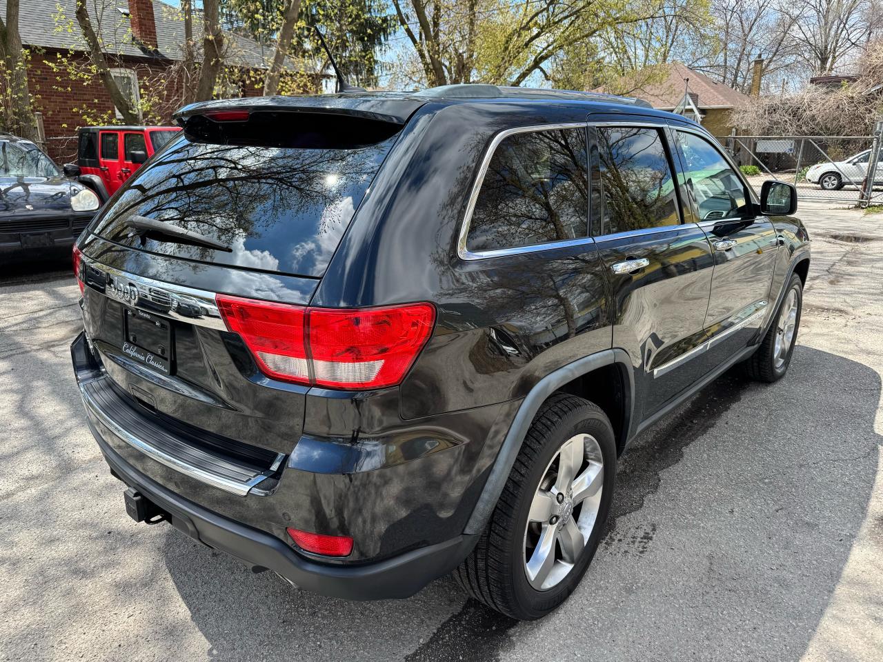 2011 Jeep Grand Cherokee Overland - Photo #5