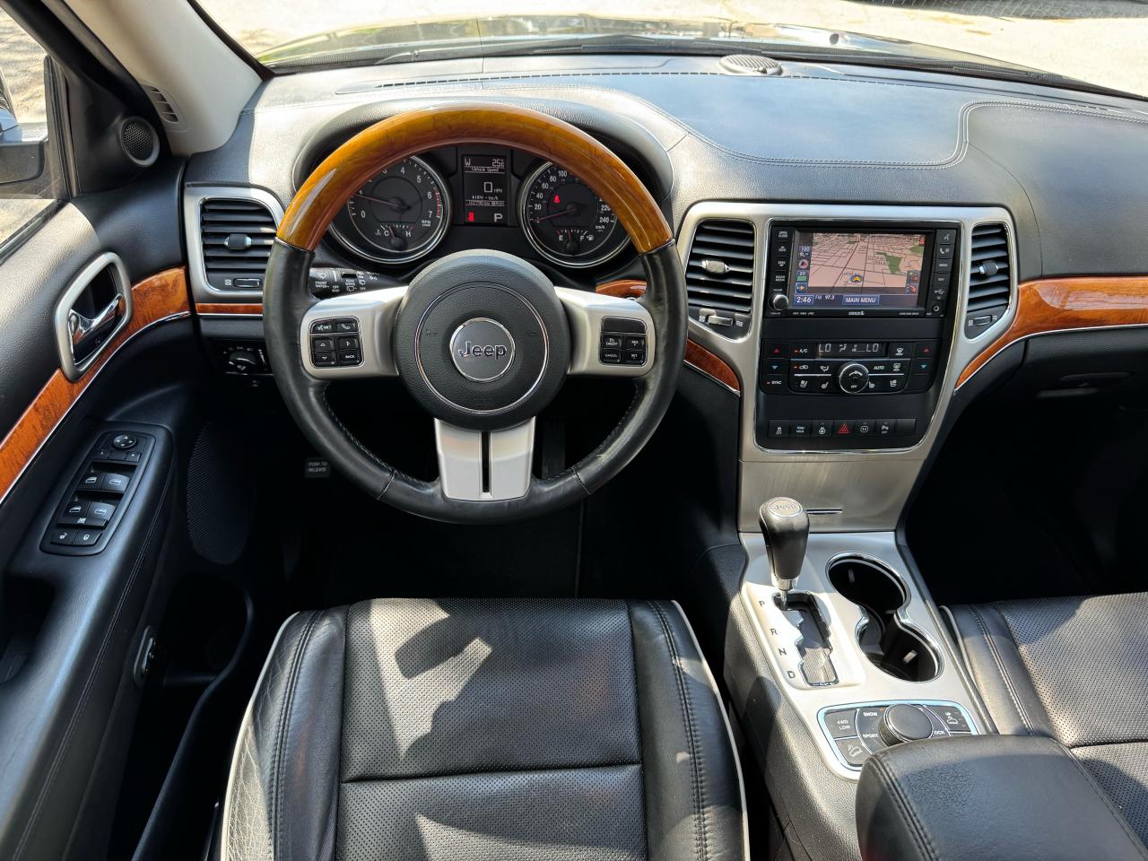 2011 Jeep Grand Cherokee Overland - Photo #10