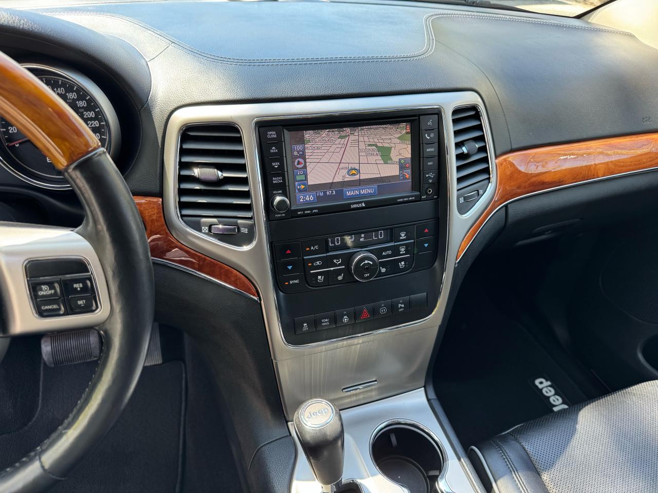 2011 Jeep Grand Cherokee Overland - Photo #11