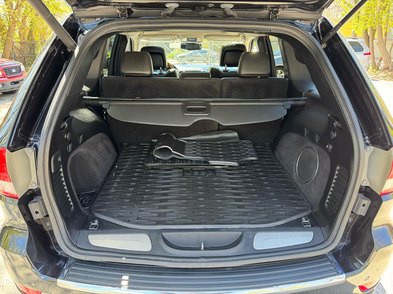 2011 Jeep Grand Cherokee Overland - Photo #19