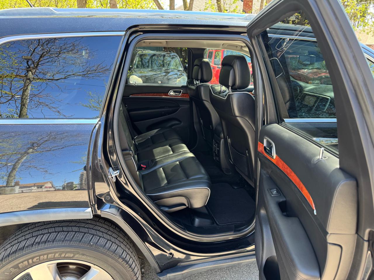 2011 Jeep Grand Cherokee Overland - Photo #15