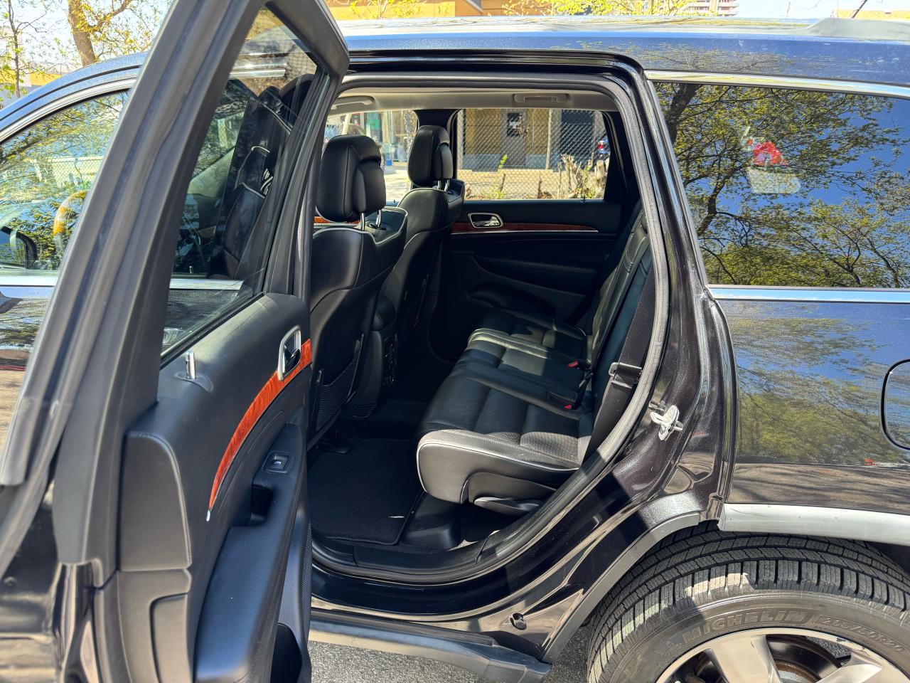 2011 Jeep Grand Cherokee Overland - Photo #14