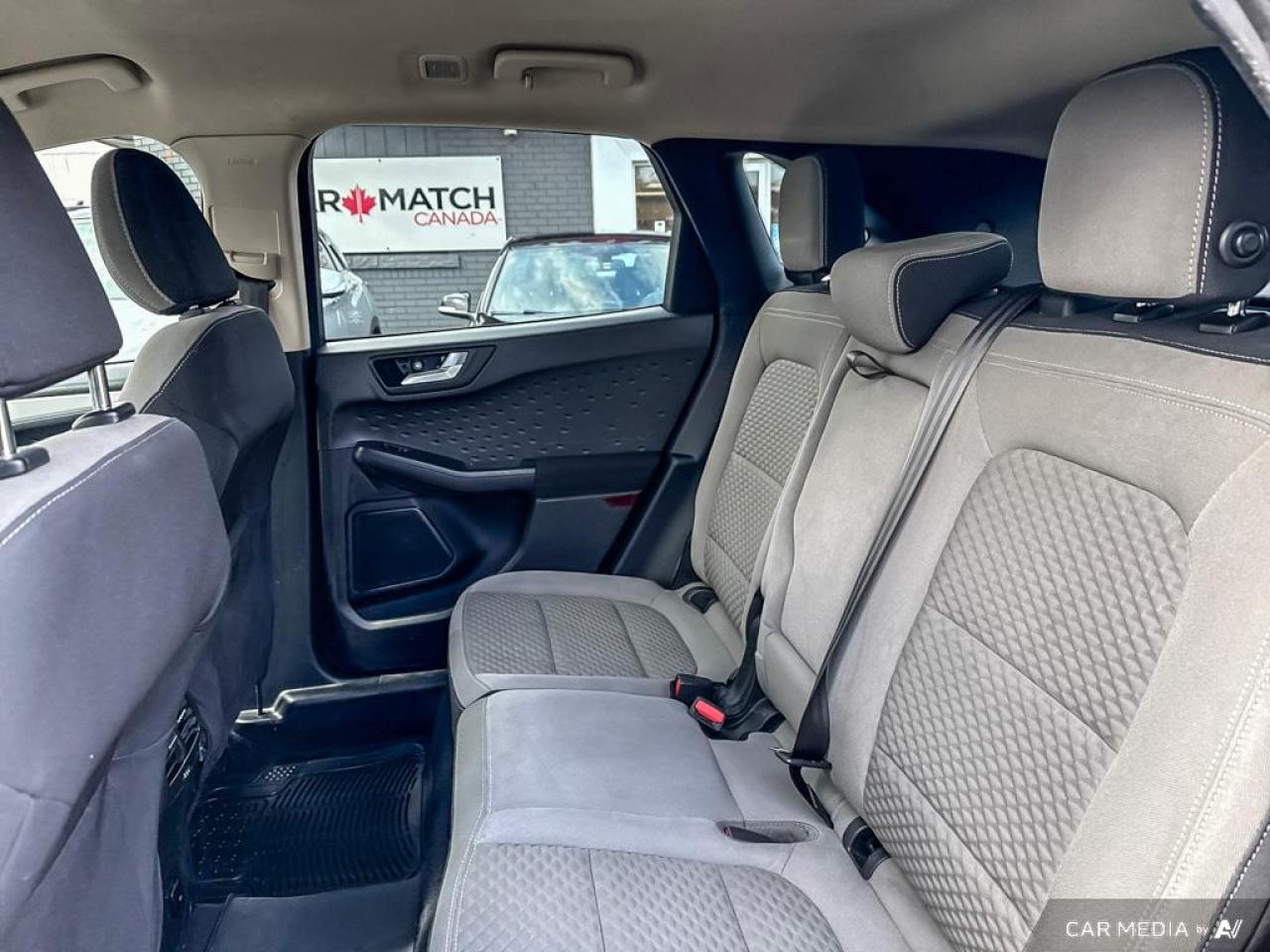 2020 Ford Escape SE / AWD / NAV / HTD SEATS / ALLOYS - Photo #10