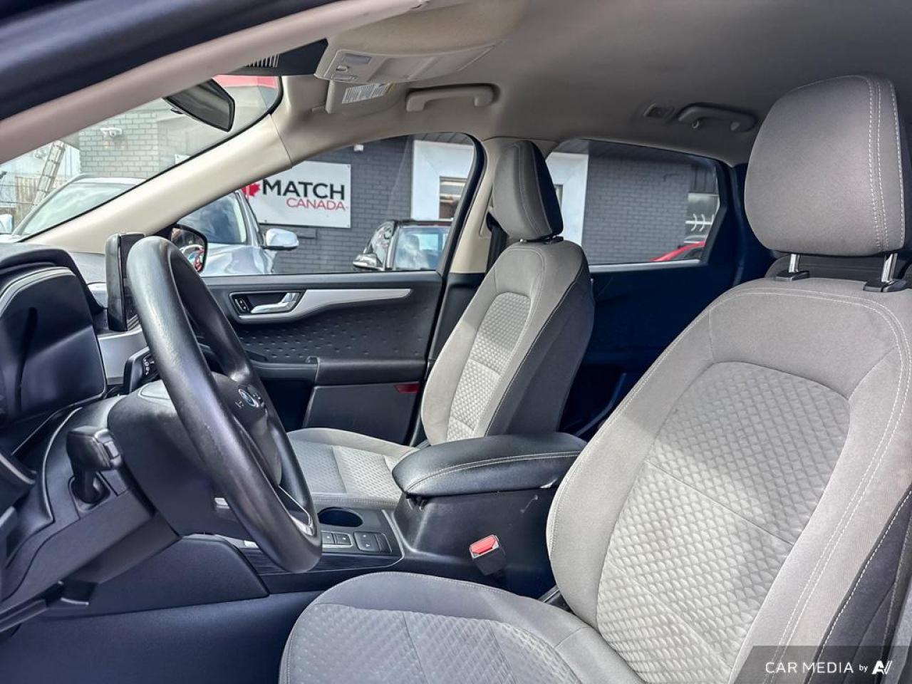 2020 Ford Escape SE / AWD / NAV / HTD SEATS / ALLOYS - Photo #9