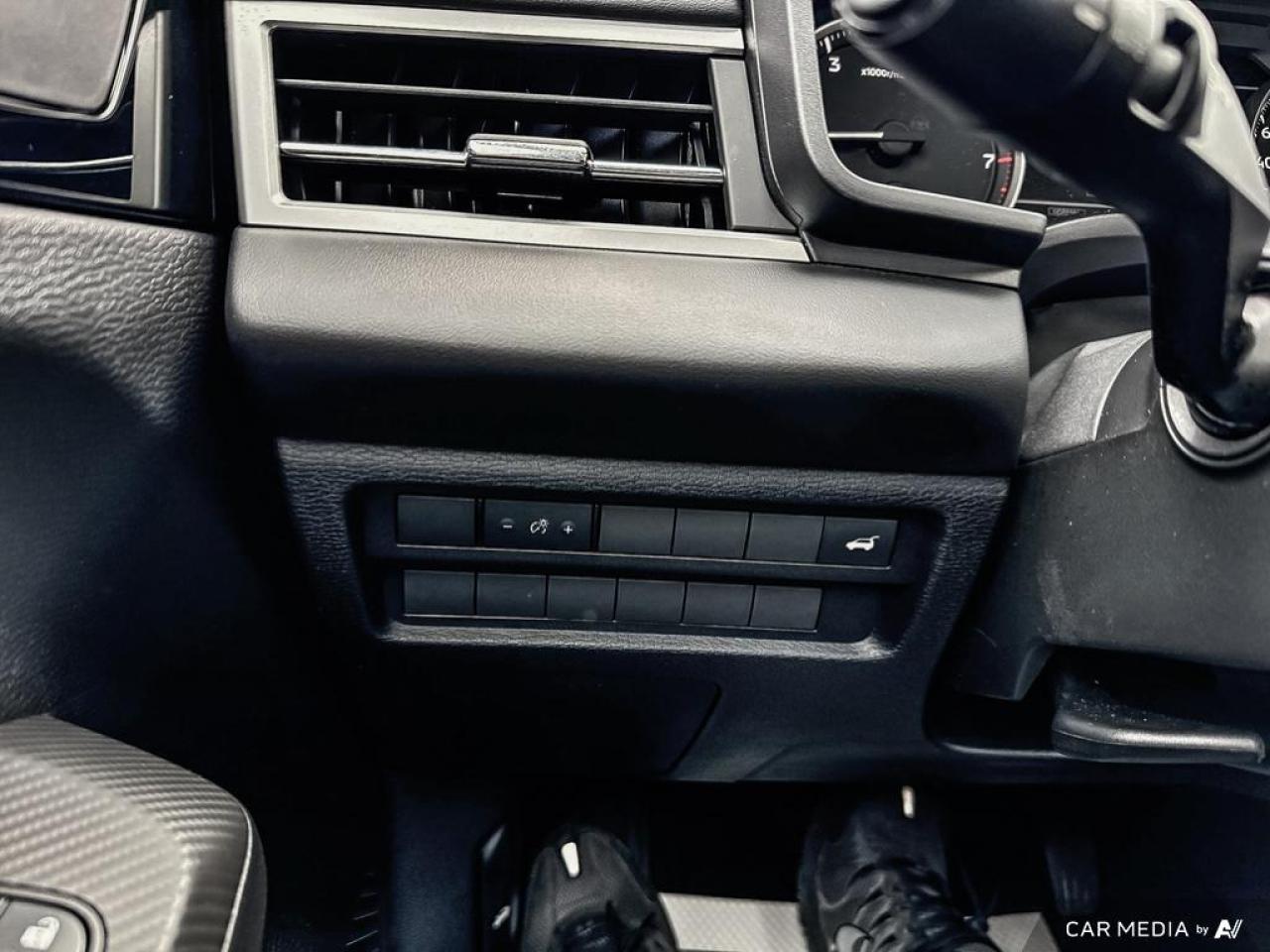 2023 Mitsubishi Outlander LE PREMIUM / S-AWC / ROOF / NAV / NO ACCIDENTS - Photo #15