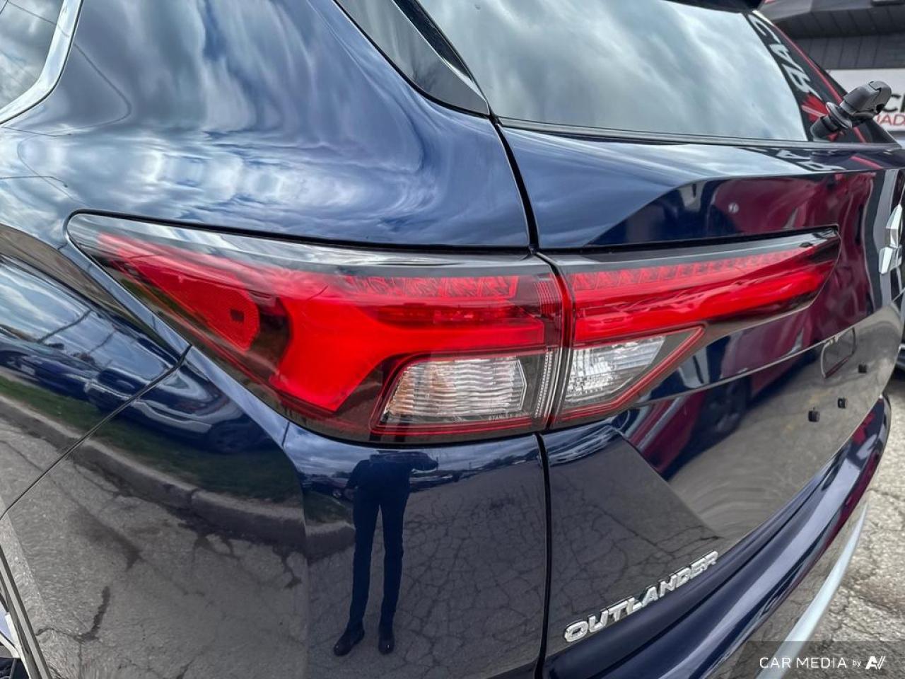 2023 Mitsubishi Outlander LE PREMIUM / S-AWC / ROOF / NAV / NO ACCIDENTS - Photo #8