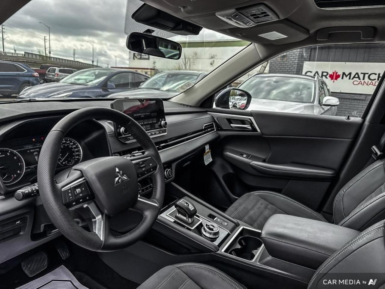 2023 Mitsubishi Outlander LE PREMIUM / S-AWC / ROOF / NAV / NO ACCIDENTS - Photo #9