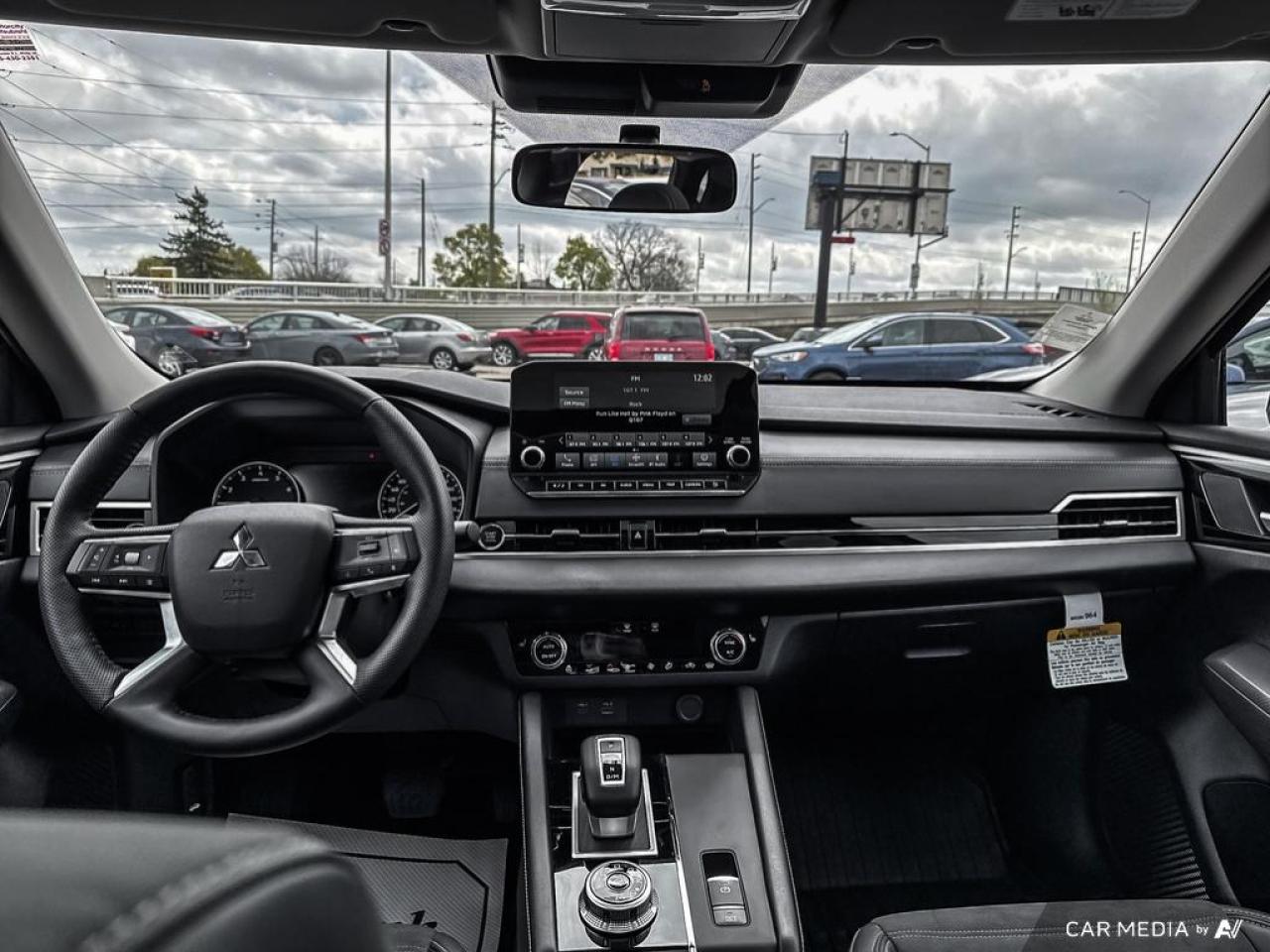 2023 Mitsubishi Outlander LE PREMIUM / S-AWC / ROOF / NAV / NO ACCIDENTS - Photo #12
