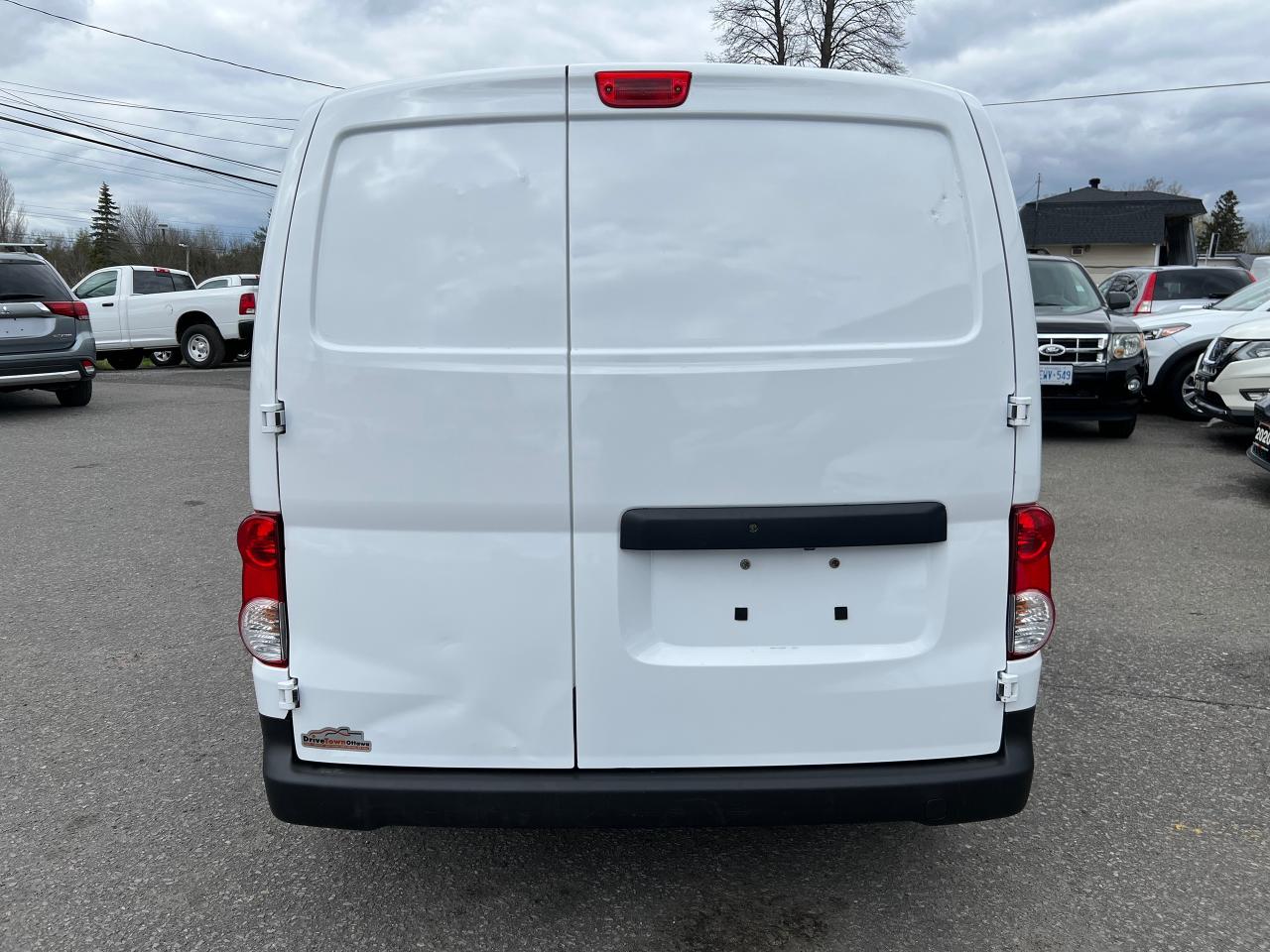 2021 Nissan NV200 S - Photo #4