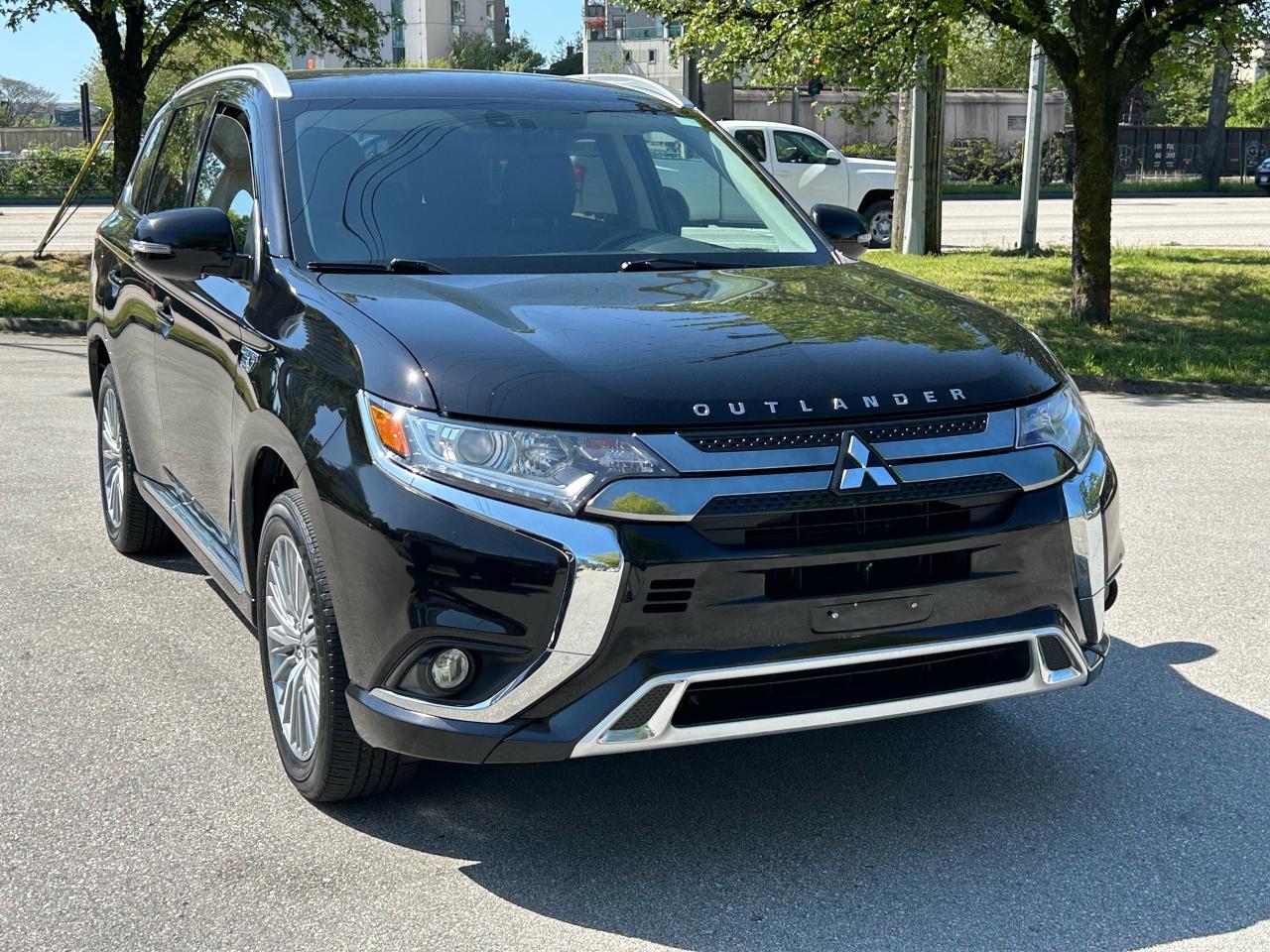 2022 Mitsubishi Outlander PHEV SE - Photo #4