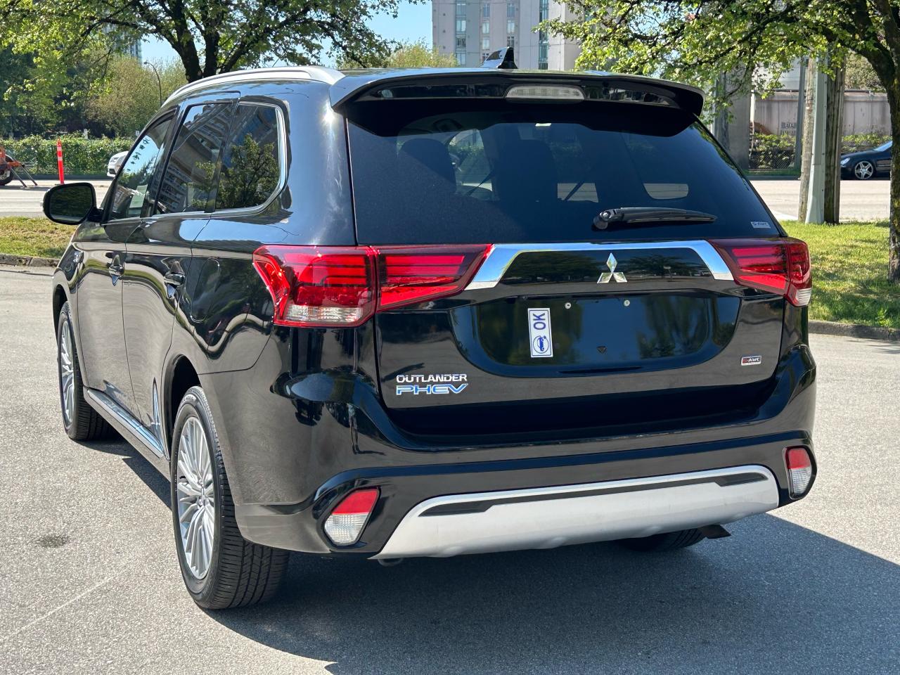 2022 Mitsubishi Outlander PHEV SE - Photo #3
