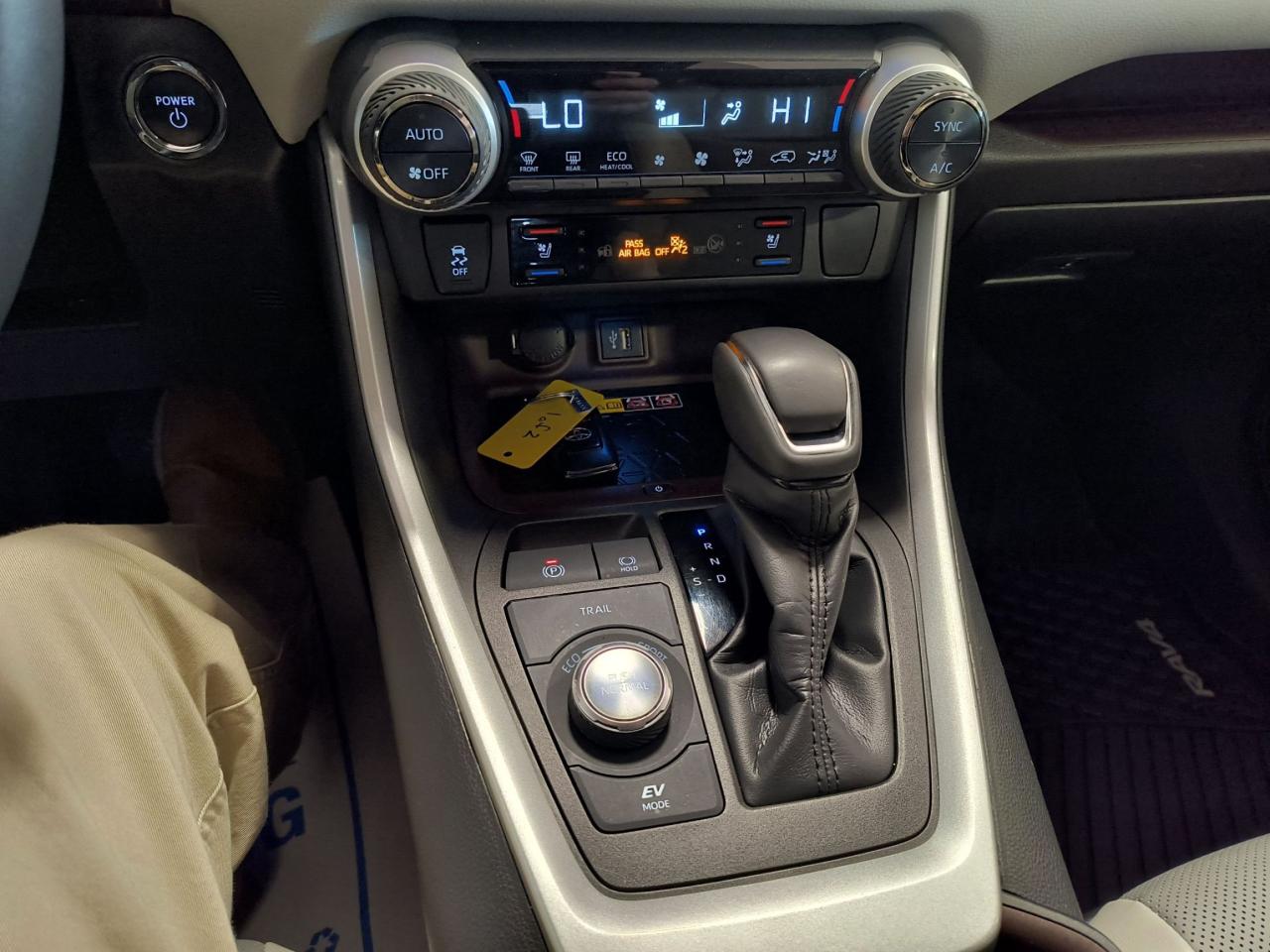 2023 Toyota RAV4 Hybrid Limited Photo