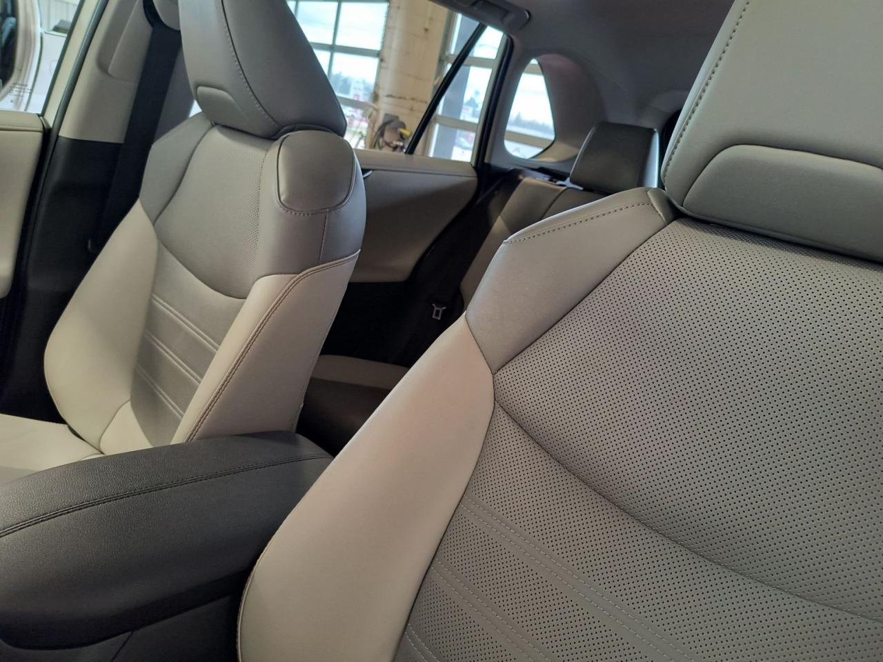 2023 Toyota RAV4 Hybrid Limited Photo