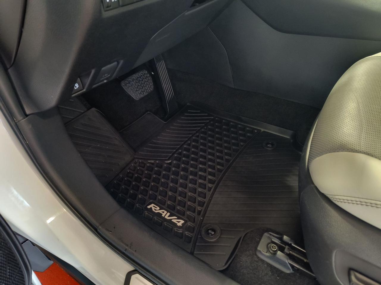 2023 Toyota RAV4 Hybrid Limited Photo