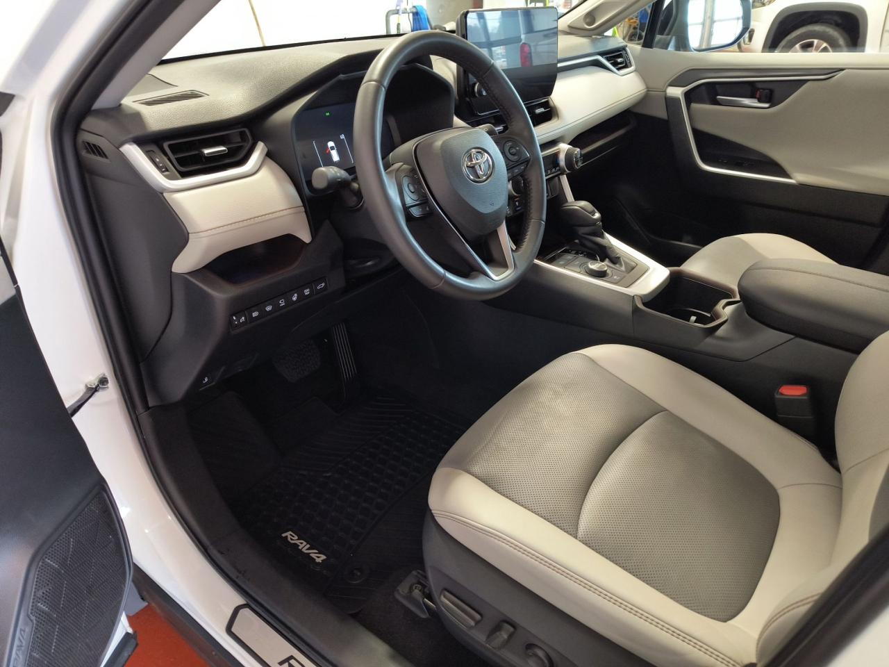 2023 Toyota RAV4 Hybrid Limited Photo