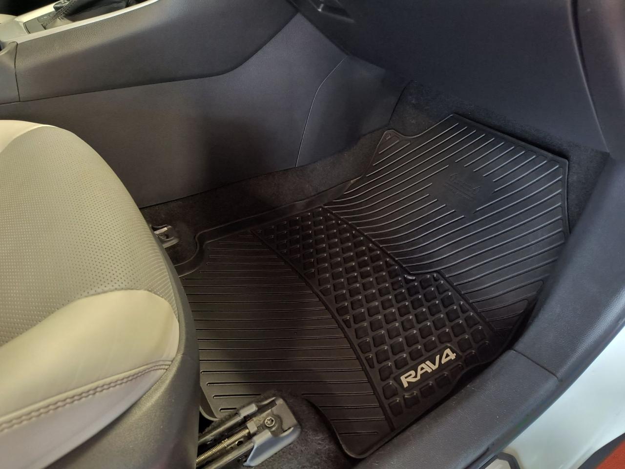 2023 Toyota RAV4 Hybrid Limited Photo