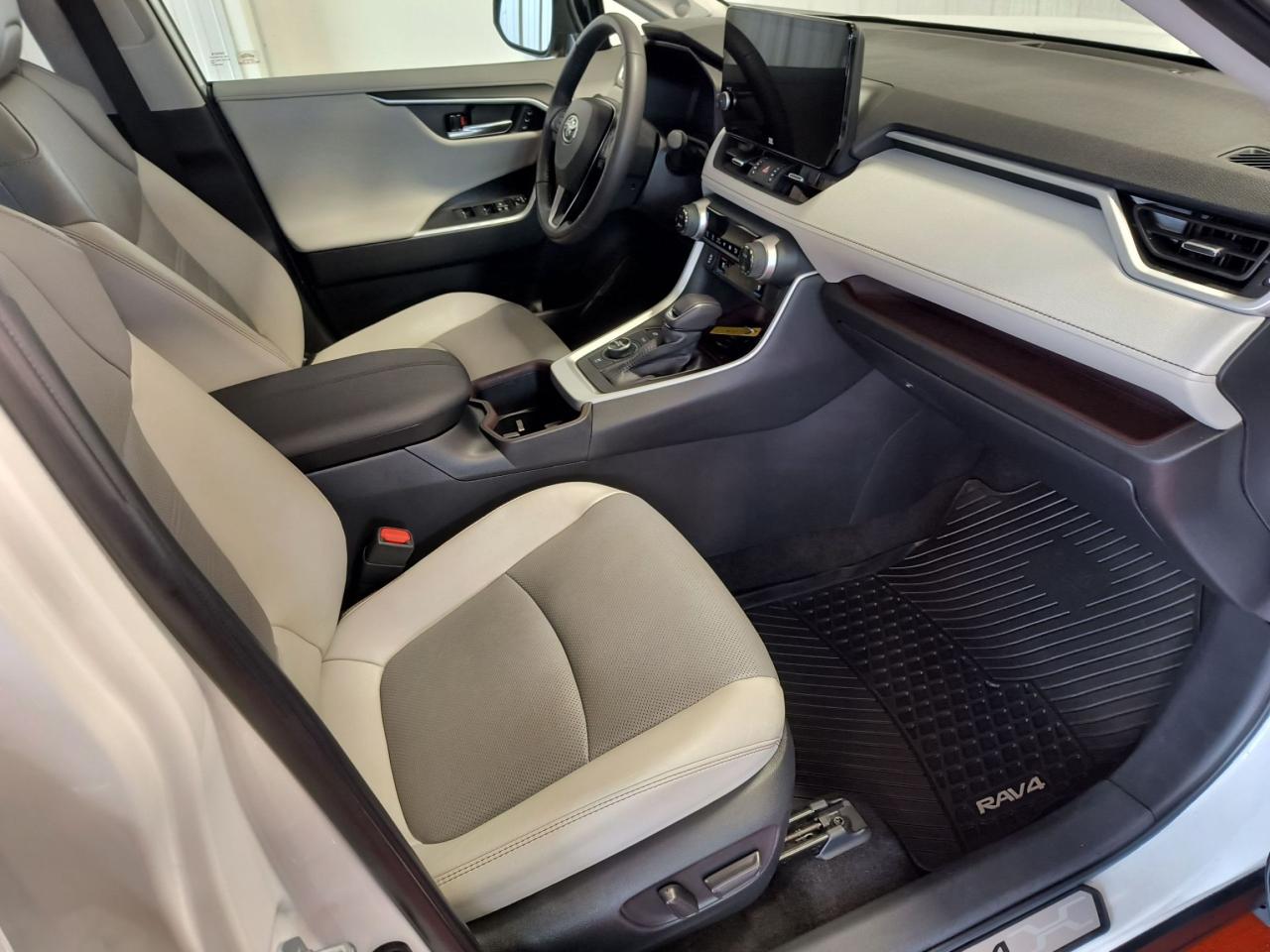 2023 Toyota RAV4 Hybrid Limited Photo