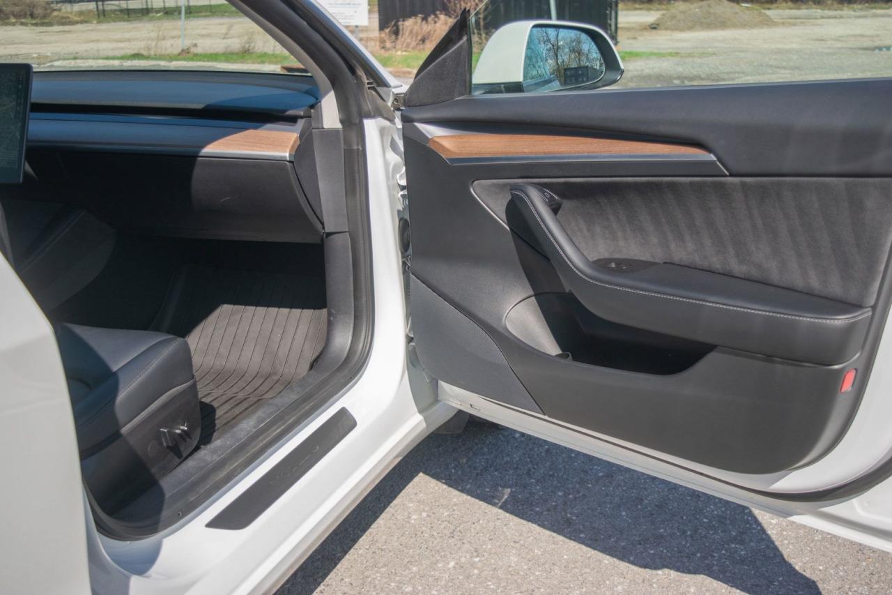 2022 Tesla Model 3 LONG RANGE - Photo #9