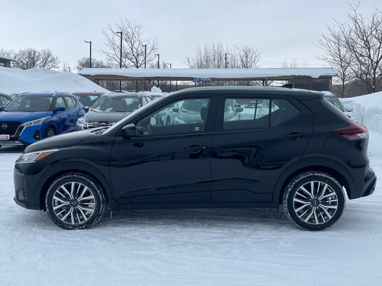 2025 Nissan Kicks Play SV FWD Photo4