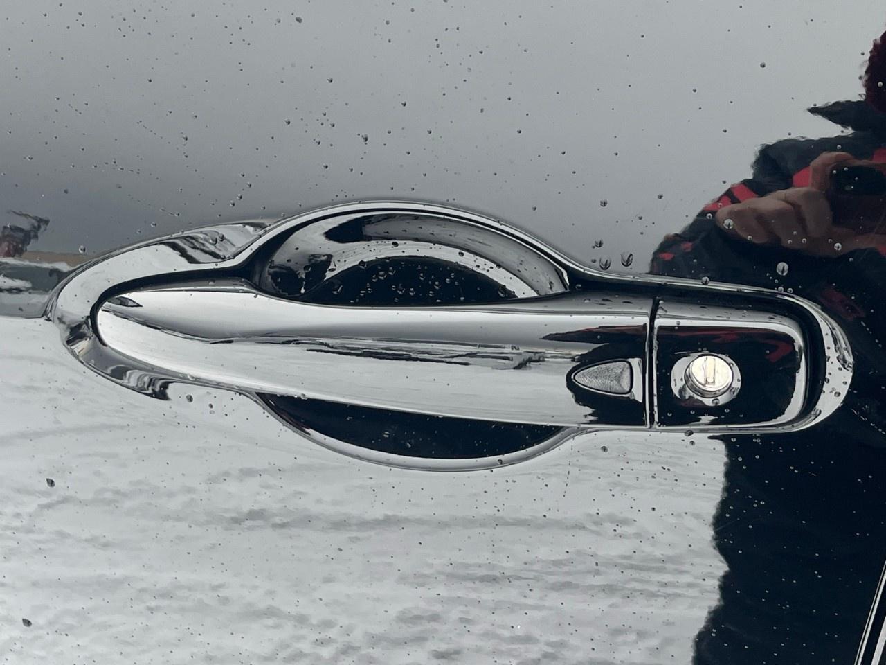 2025 Nissan Kicks Play SV FWD Photo3